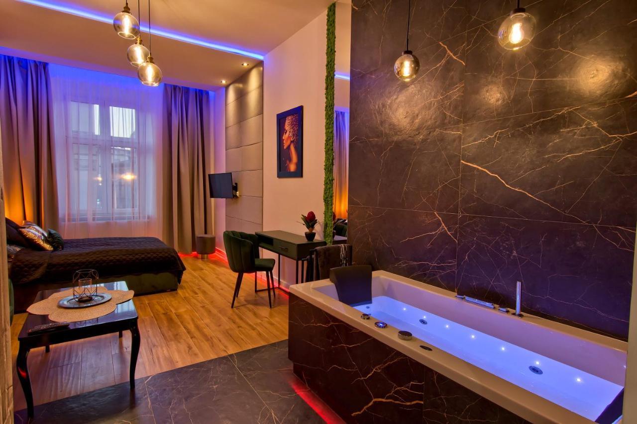 Apartament Czarny Z Jacuzzi Krakow Exterior photo